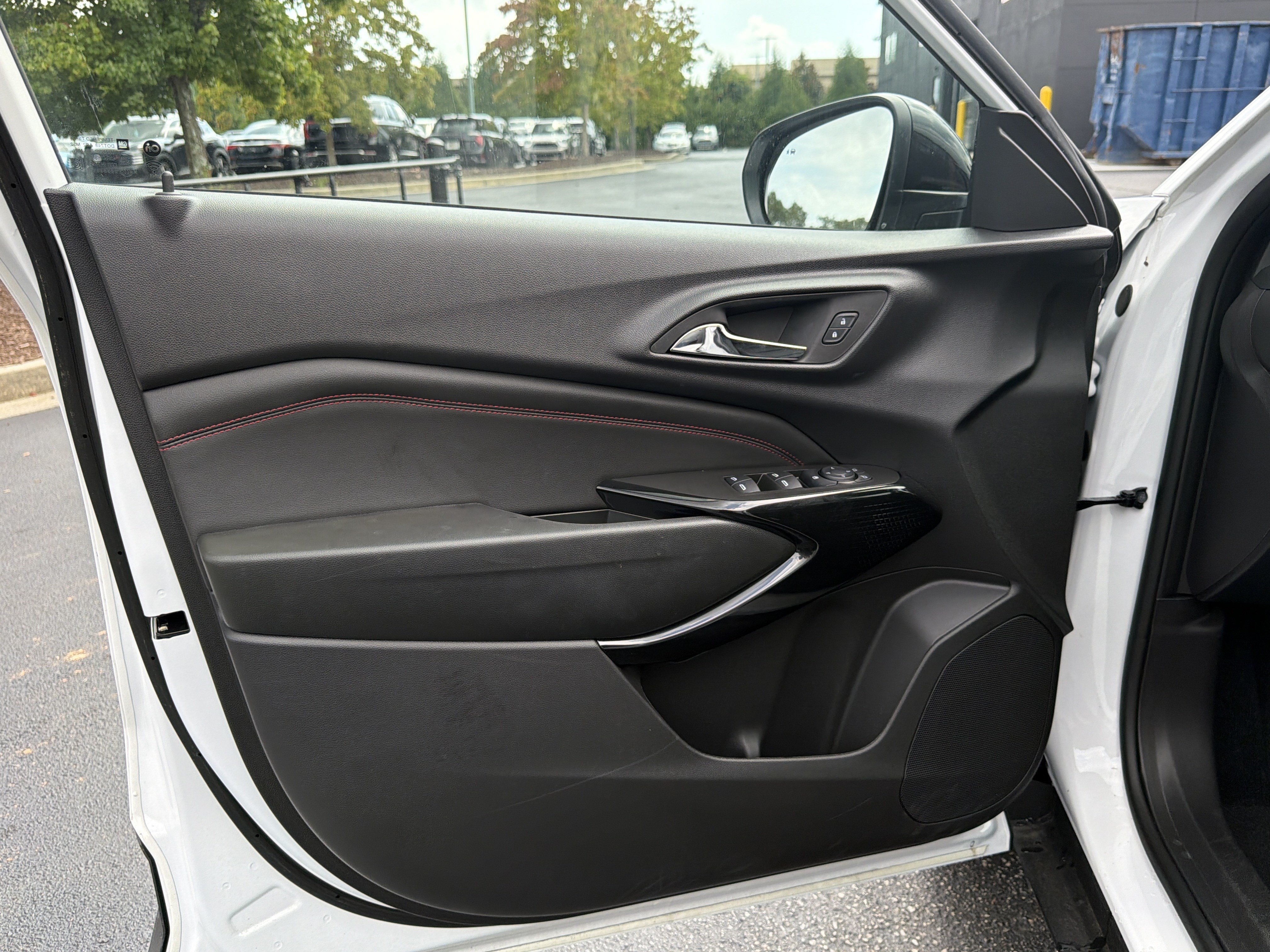 Used 2025 Chevrolet Trax RS w/ Driver Confidence Package FWD image 23