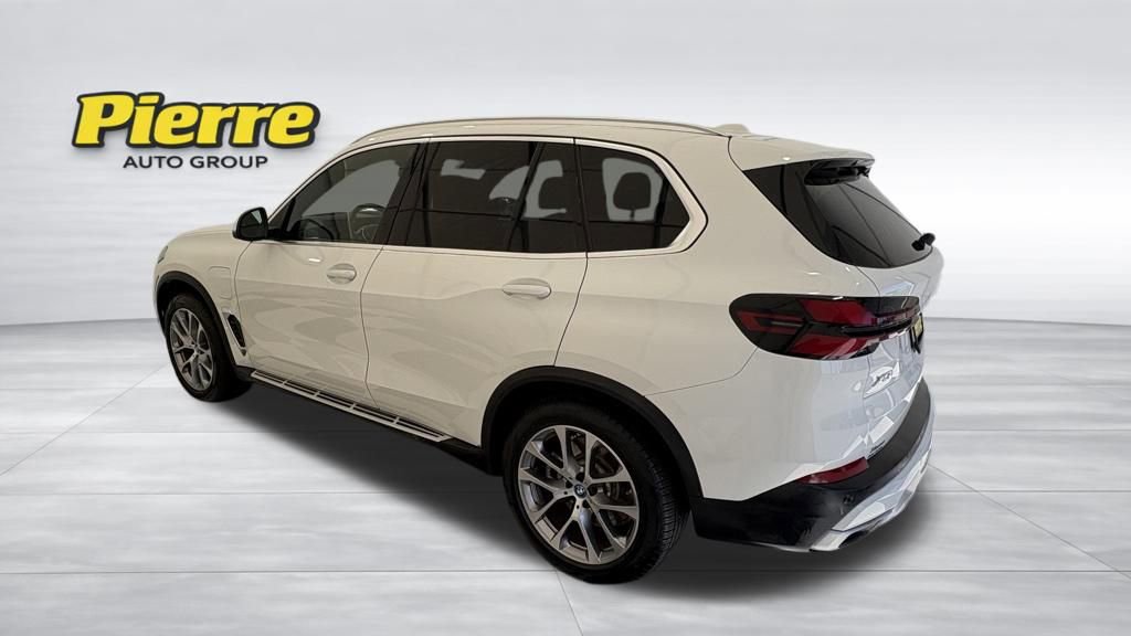 Used 2025 BMW X5 xDrive50e image 2