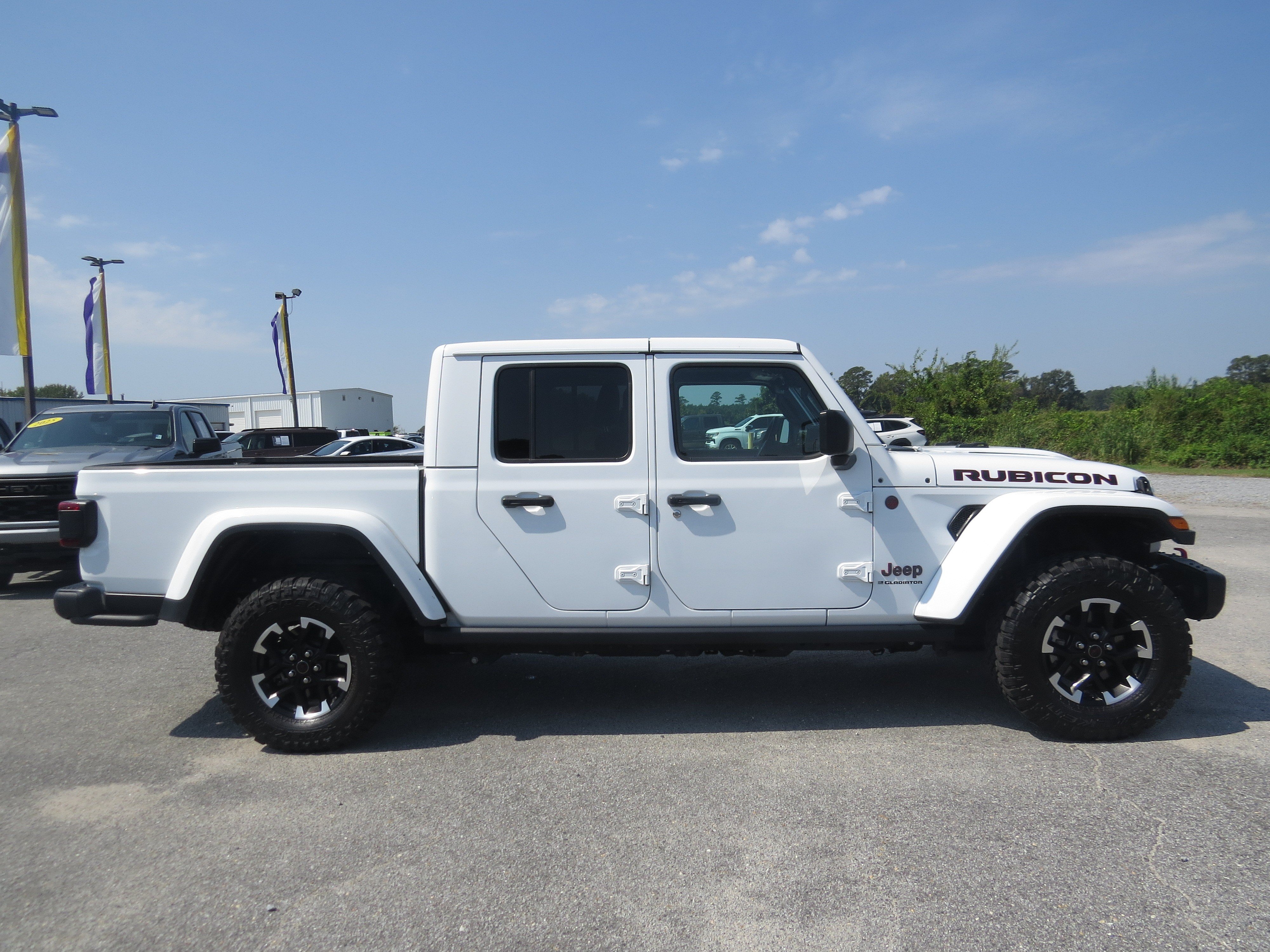 Used 2024 Jeep Gladiator Rubicon AWD/4WD image 2