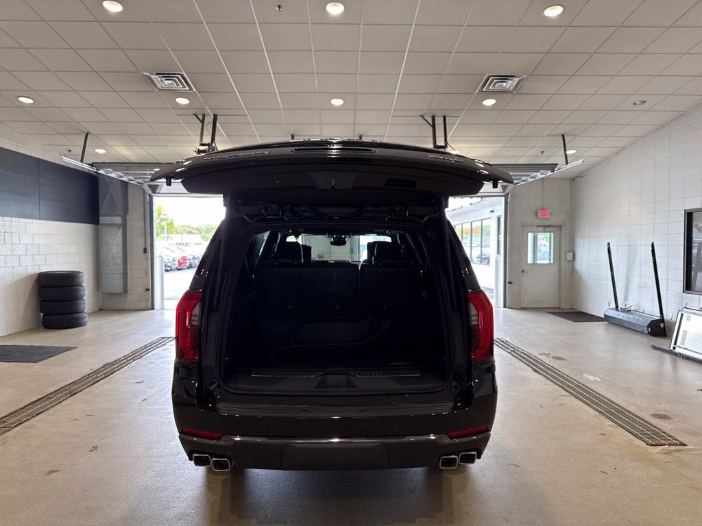 New 2026 GMC Yukon XL Denali Ultimate w/ LPO, Floor Liner Package AWD/4WD image 18