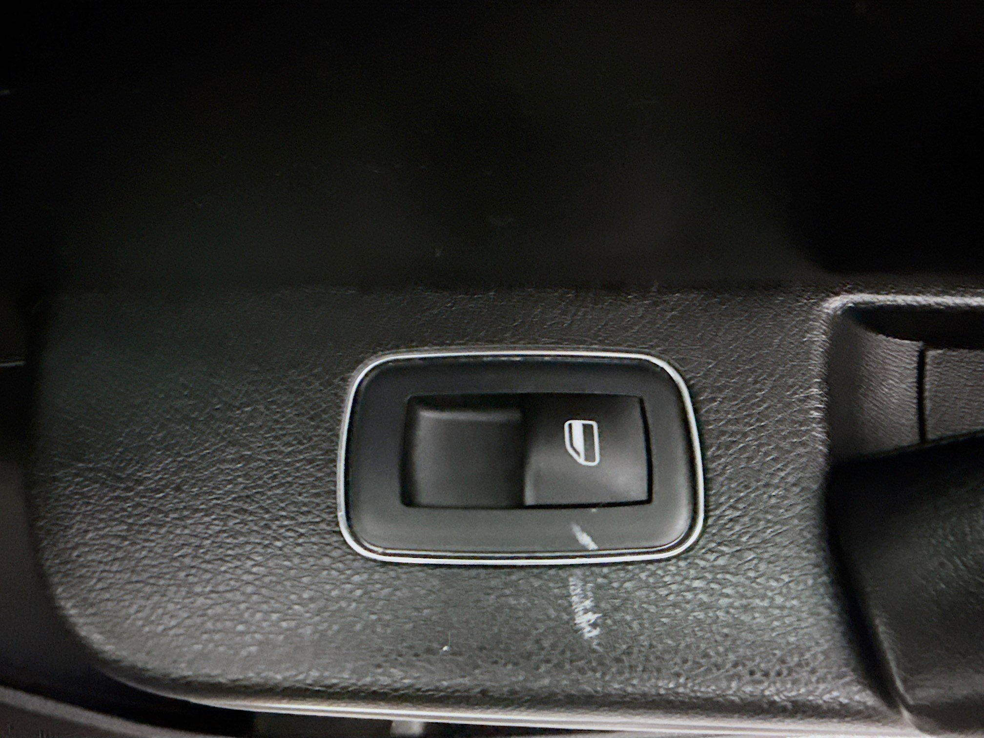 Used 2018 Chrysler 300 Limited image 31