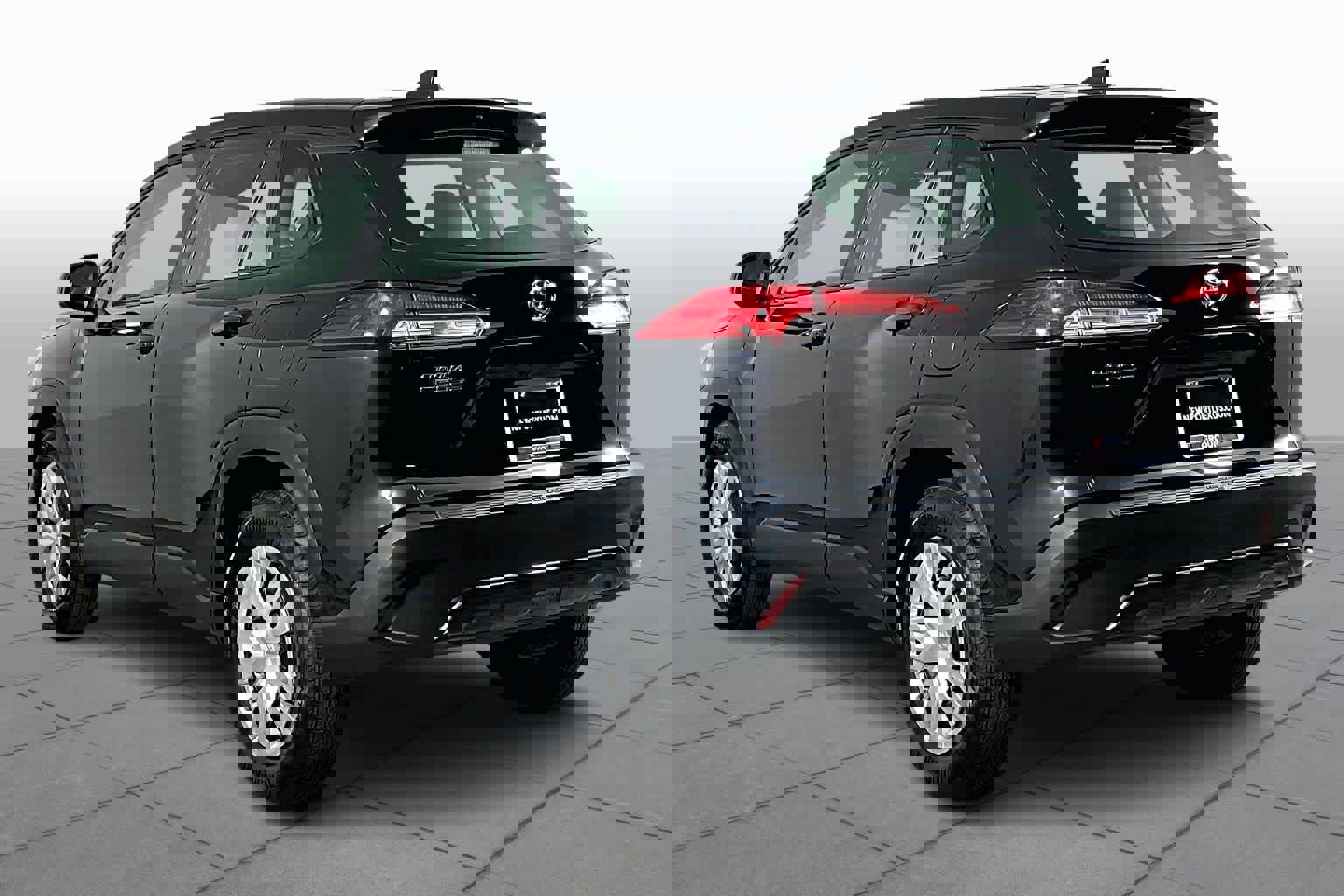 Used 2025 Toyota Corolla Cross L image 11