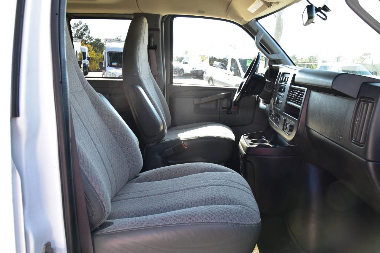 Used 2017 Chevrolet Express 3500 LT w/ LT Preferred Equipment Group RWD image 13