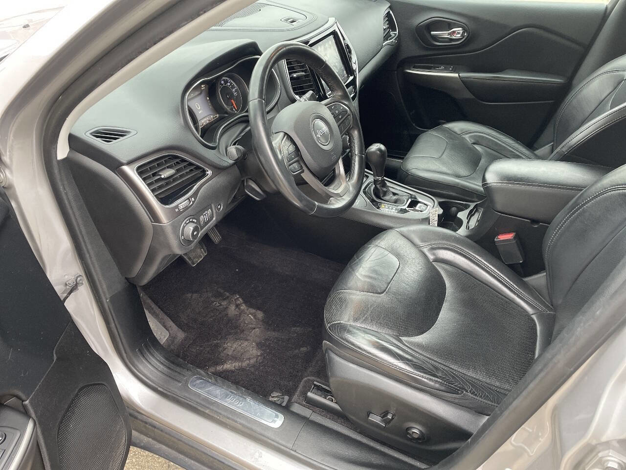 Used 2019 Jeep Cherokee Limited image 11
