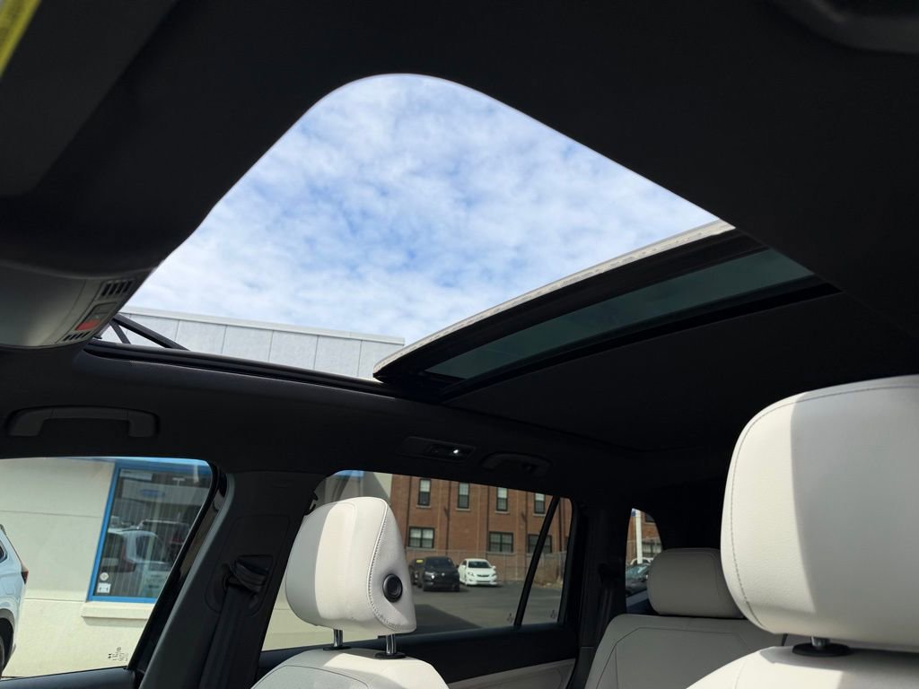 Used 2023 Volkswagen Tiguan SE R-Line image 5