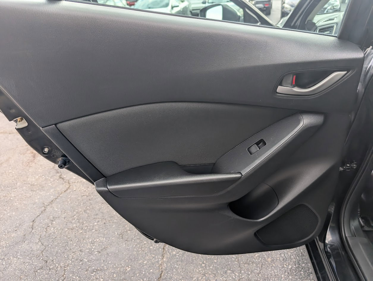 Used 2015 MAZDA MAZDA3 i Sport image 37