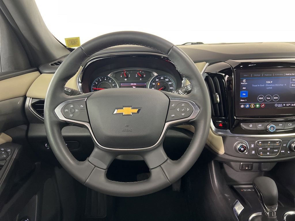 Used 2023 Chevrolet Traverse LT w/ Rear Camera Mirror Package image 18