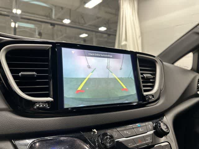 Used 2025 Chrysler Pacifica Select FWD image 23