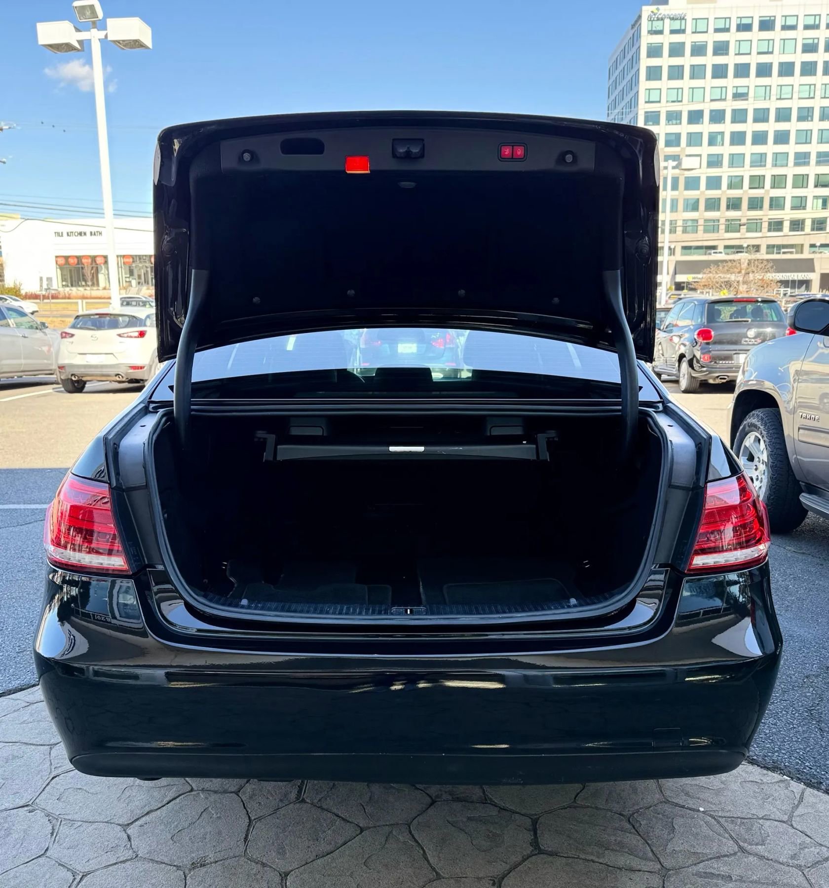 Used 2014 Mercedes-Benz E 350 4MATIC Sedan image 44