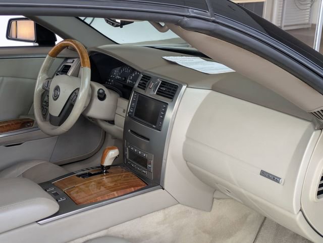 Used 2004 Cadillac XLR image 29