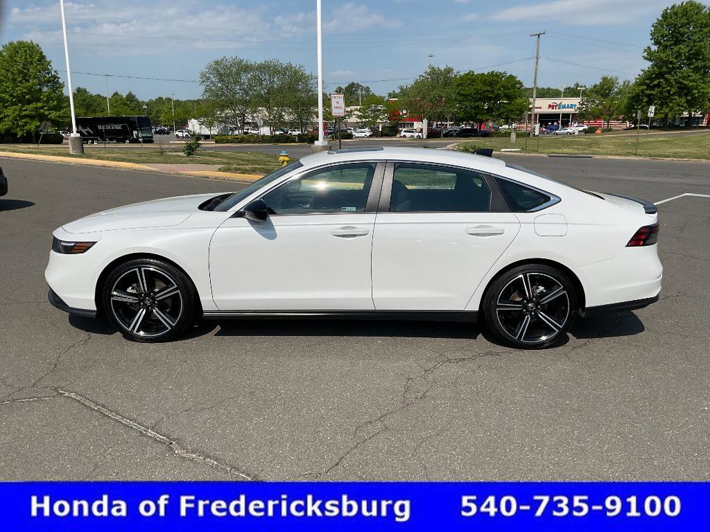 Used 2025 Honda Accord Sport image 3