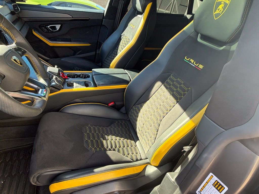 Used 2022 Lamborghini Urus AWD/4WD image 10