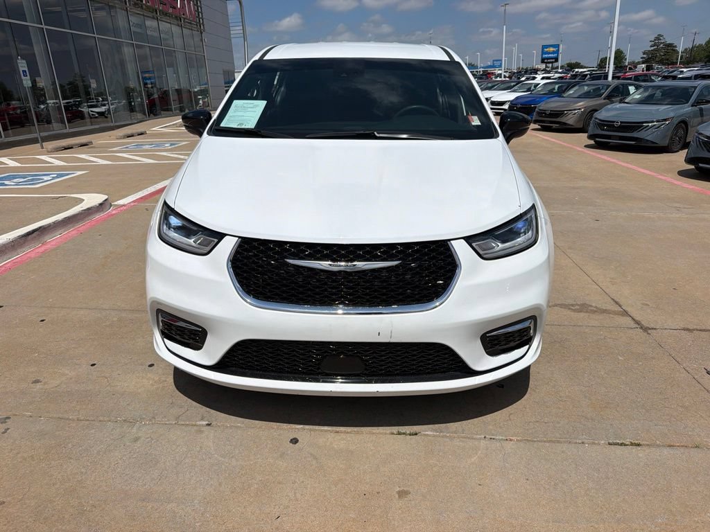 Used 2024 Chrysler Pacifica Touring FWD image 8