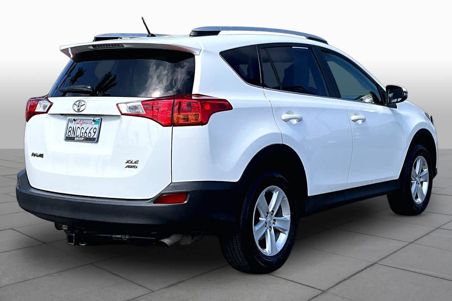 Used 2013 Toyota RAV4 XLE AWD/4WD image 12