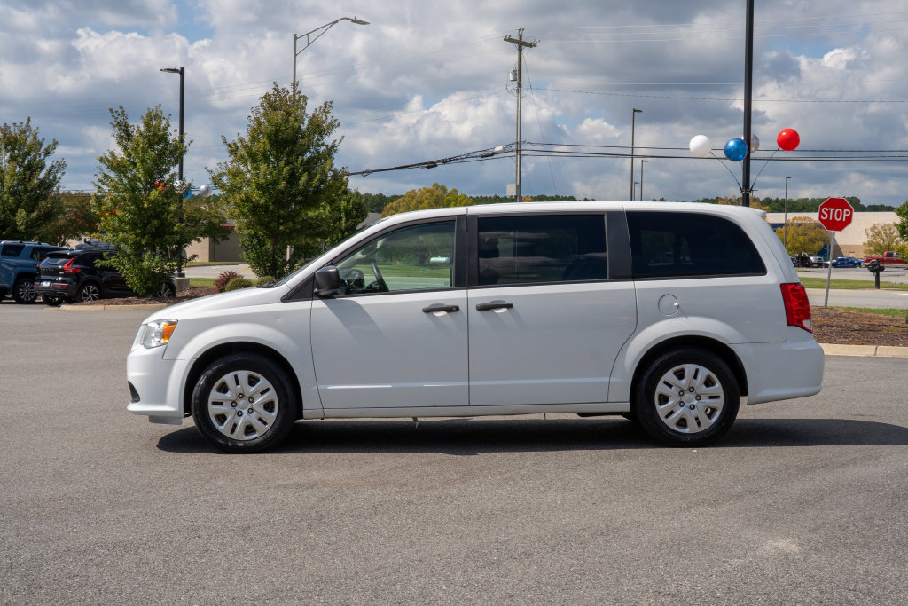 Used 2019 Dodge Grand Caravan SE w/ UConnect Hands-Free Group FWD image 4