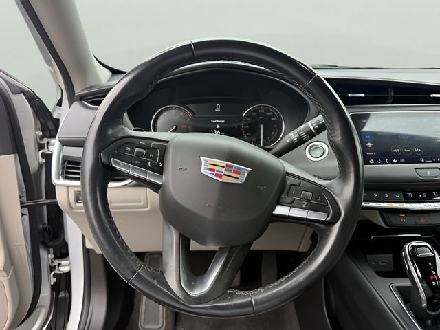 Used 2021 Cadillac XT4 Premium Luxury FWD image 16