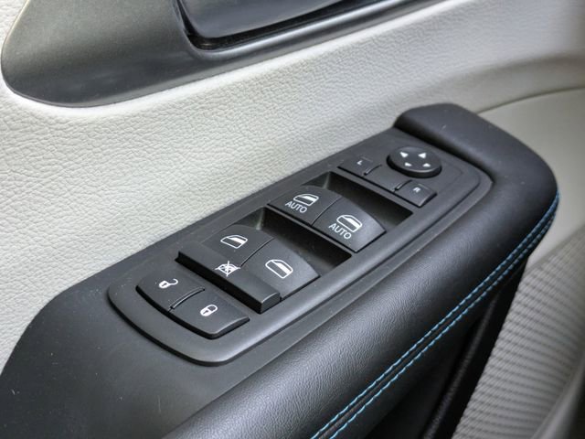 Used 2021 Chrysler Pacifica Touring-L image 27