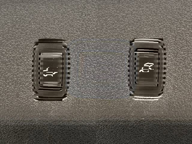 Used 2022 Cadillac Escalade ESV Sport Platinum w/ LPO, ONYX Package image 35