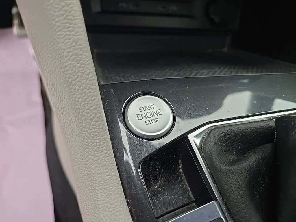 Used 2022 Volkswagen Tiguan SEL R-Line image 23