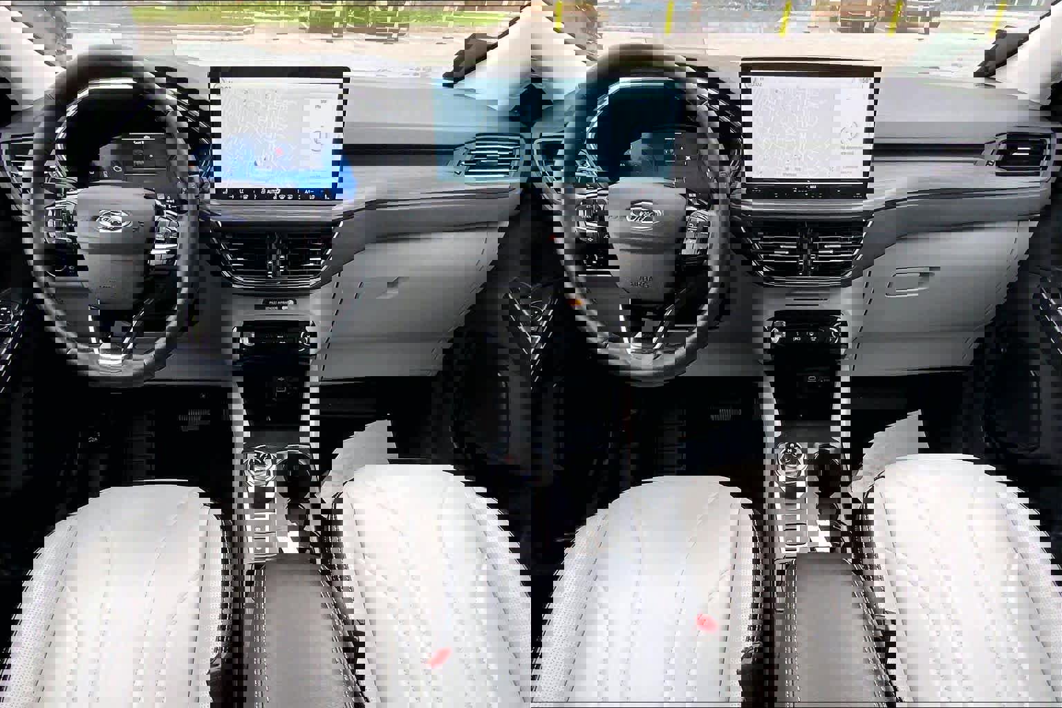 Certified 2025 Ford Escape SE w/ PHEV Premium Package image 16