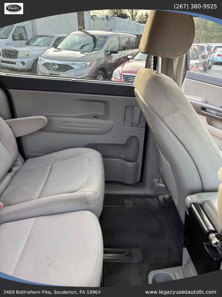 Used 2015 Kia Sedona LX w/ LX Convenience Package image 39