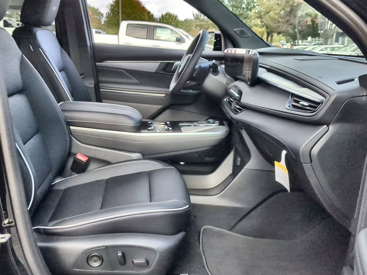 Used 2025 Buick Enclave Sport Touring w/ Super Cruise Package image 28