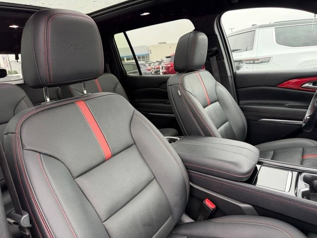 Used 2024 Chevrolet Traverse RS FWD image 19
