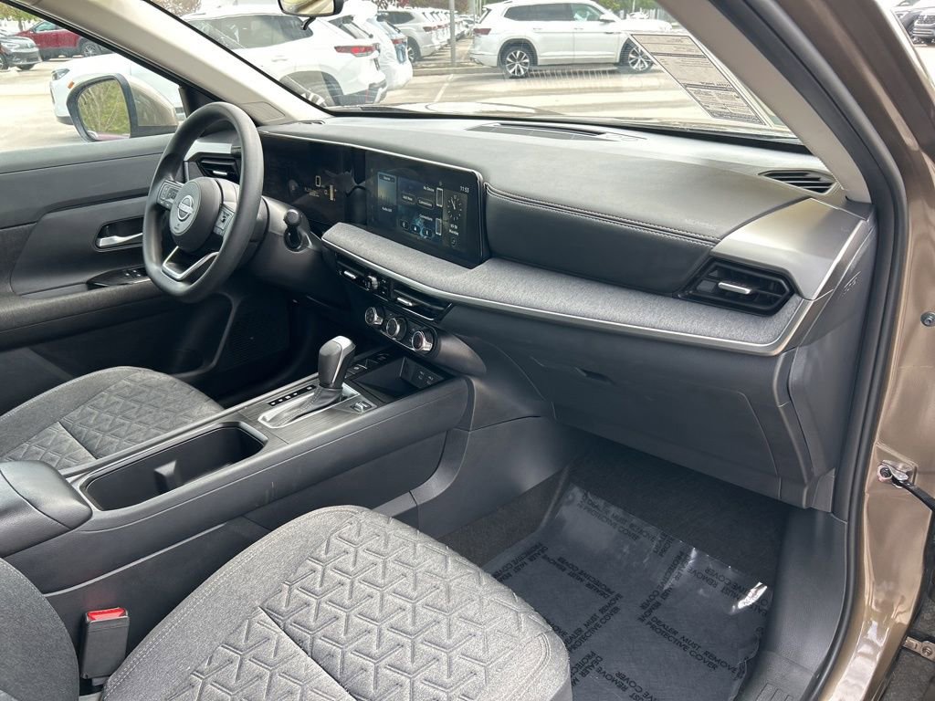 Used 2025 Nissan Kicks SV FWD image 39