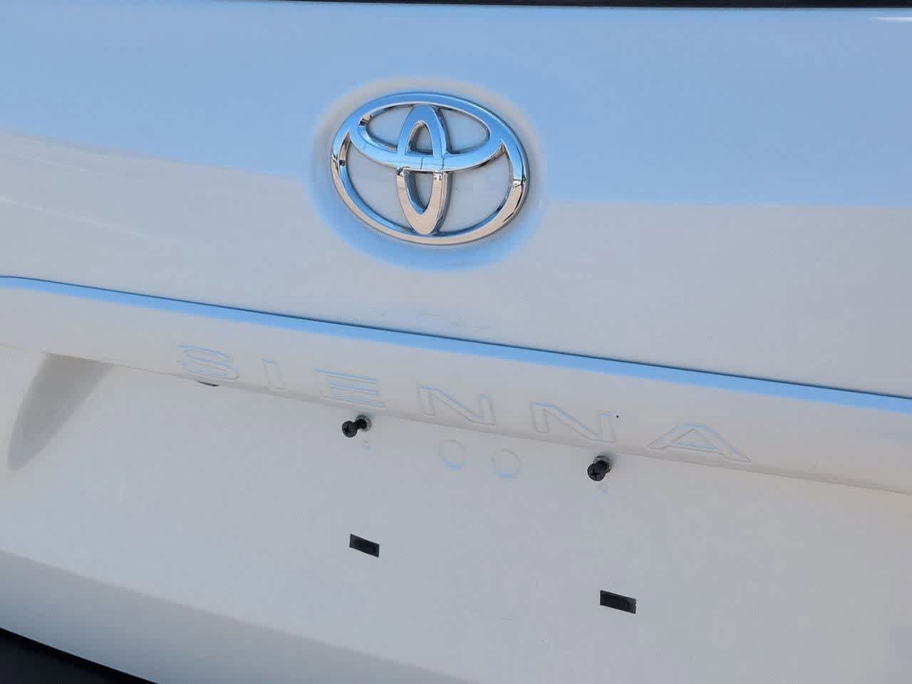 Used 2015 Toyota Sienna XLE FWD image 12
