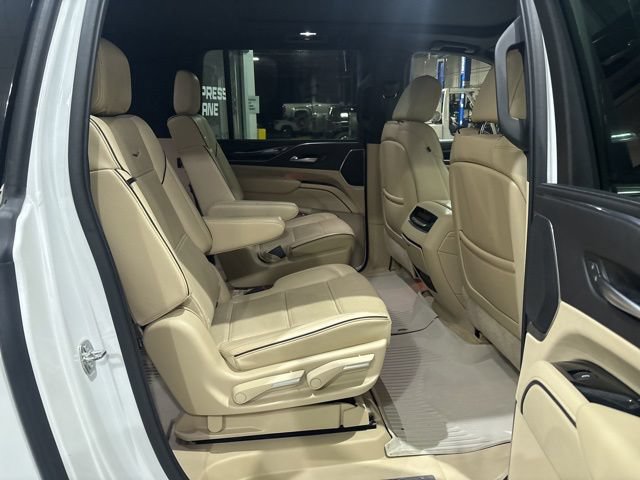 Certified 2023 Cadillac Escalade ESV Premium Luxury w/ Performance Package AWD/4WD image 38