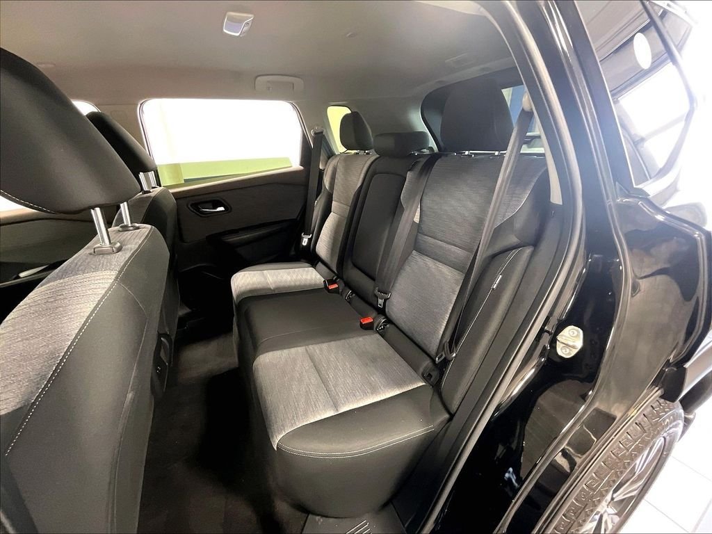 Used 2023 Nissan Rogue SV AWD/4WD image 15