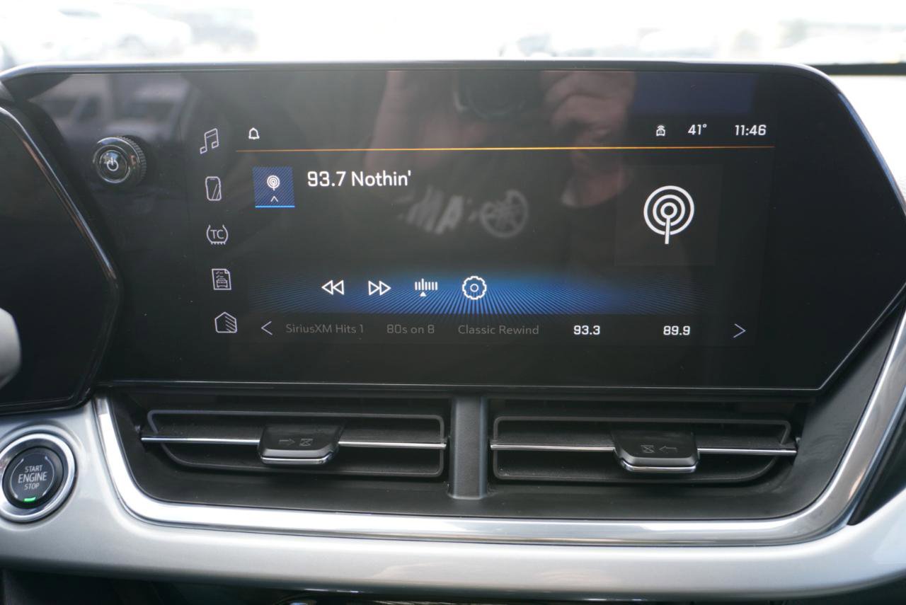 Used 2025 Chevrolet Trax LT w/ LT Convenience Package image 16