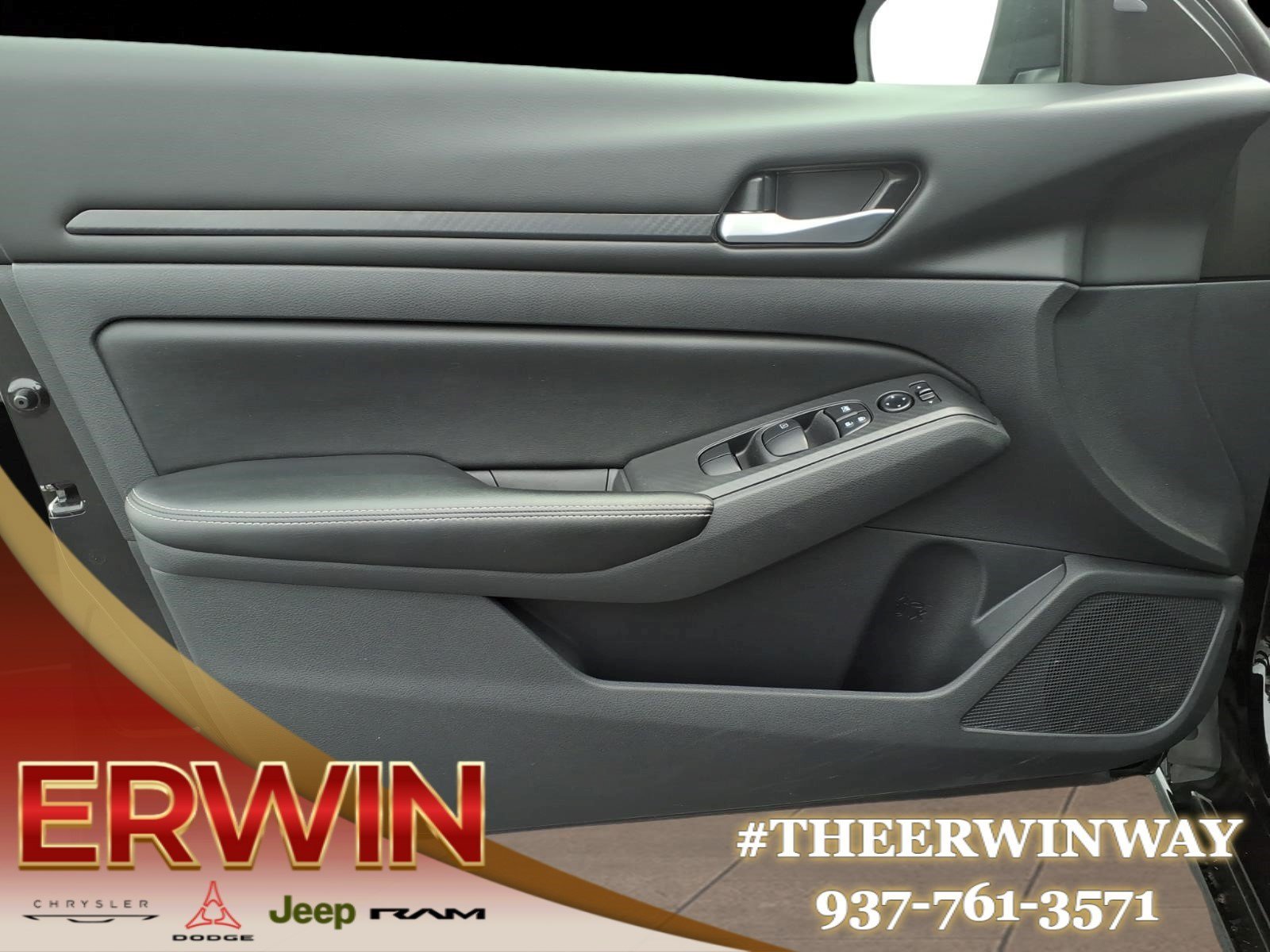 Used 2025 Nissan Altima 2.5 SV FWD image 10