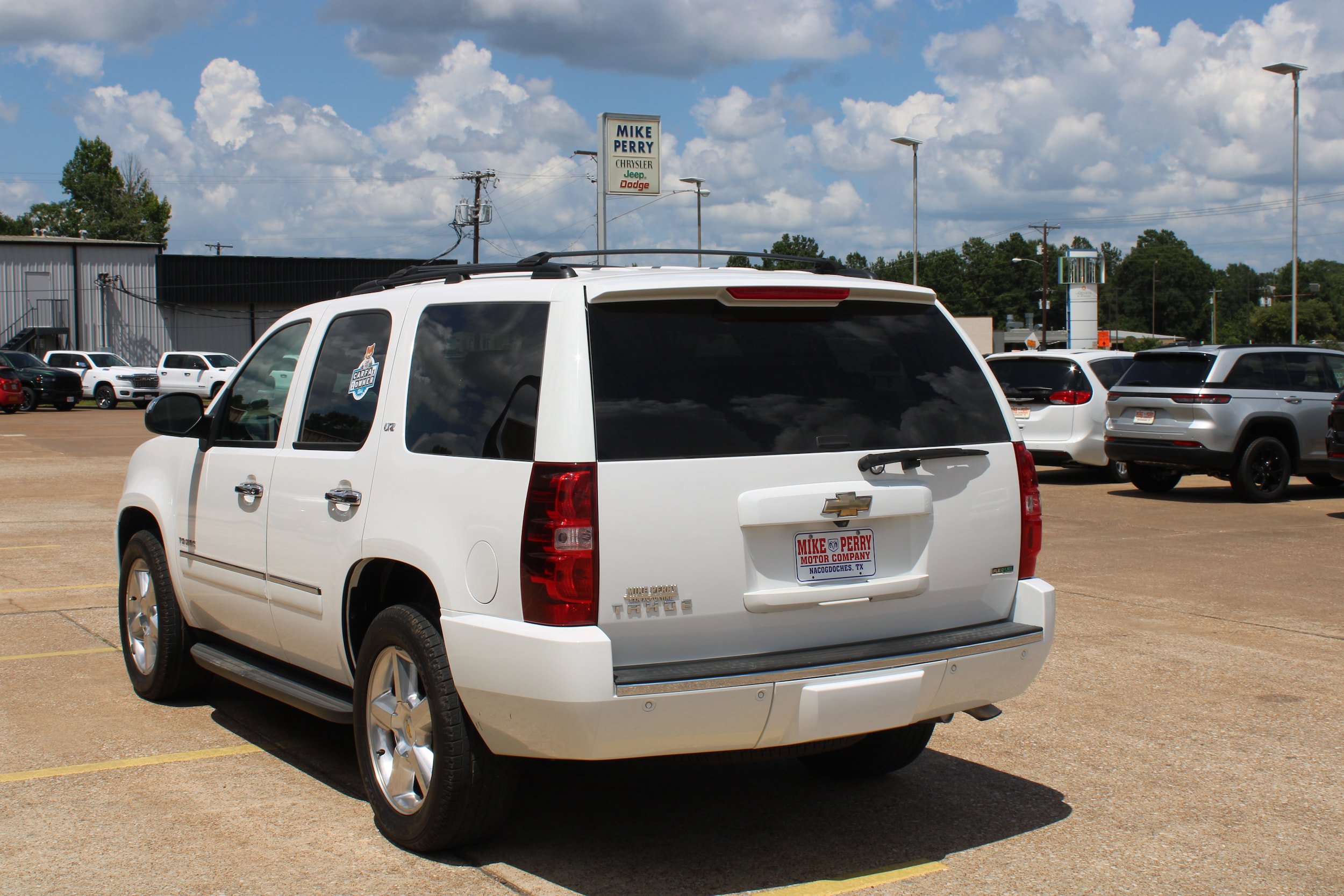 Used 2010 Chevrolet Tahoe LTZ RWD image 9