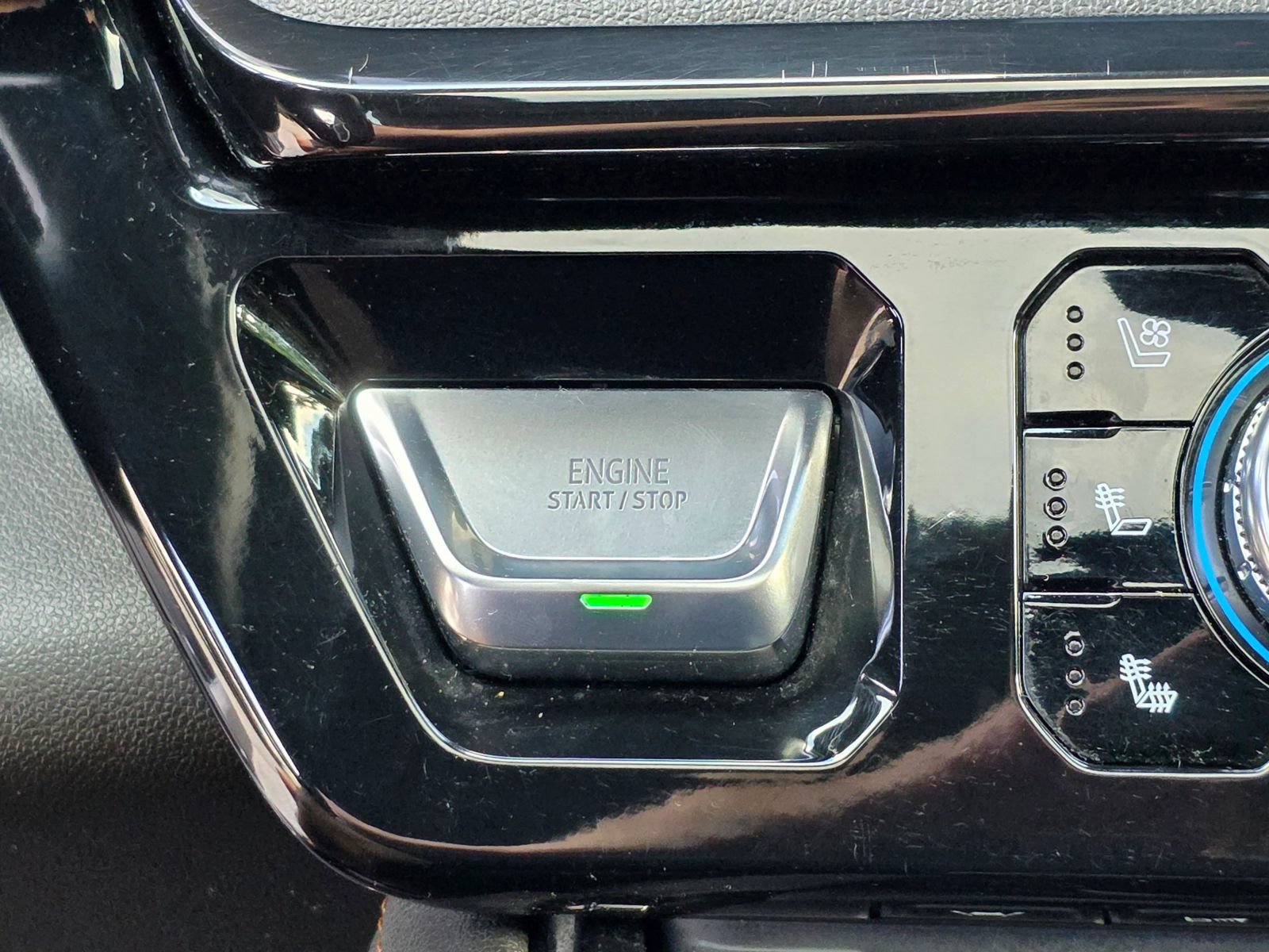 Used 2023 GMC Sierra 1500 AT4 w/ Technology Package AWD/4WD image 19