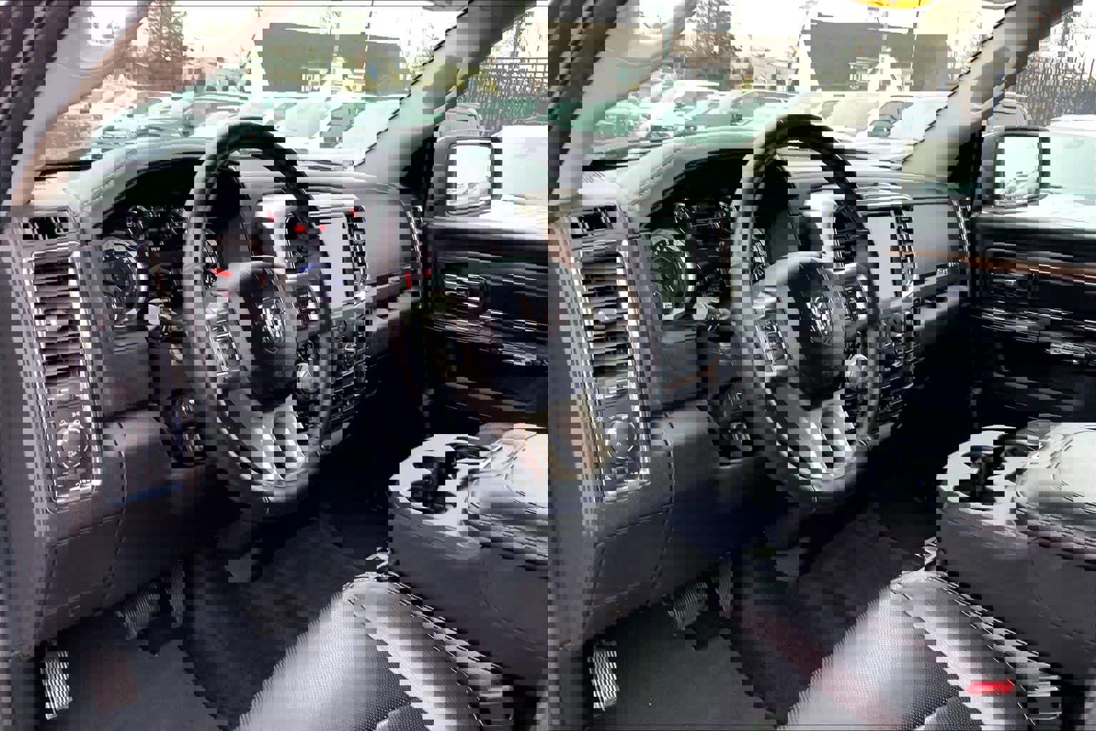 Used 2017 RAM 1500 Laramie image 15