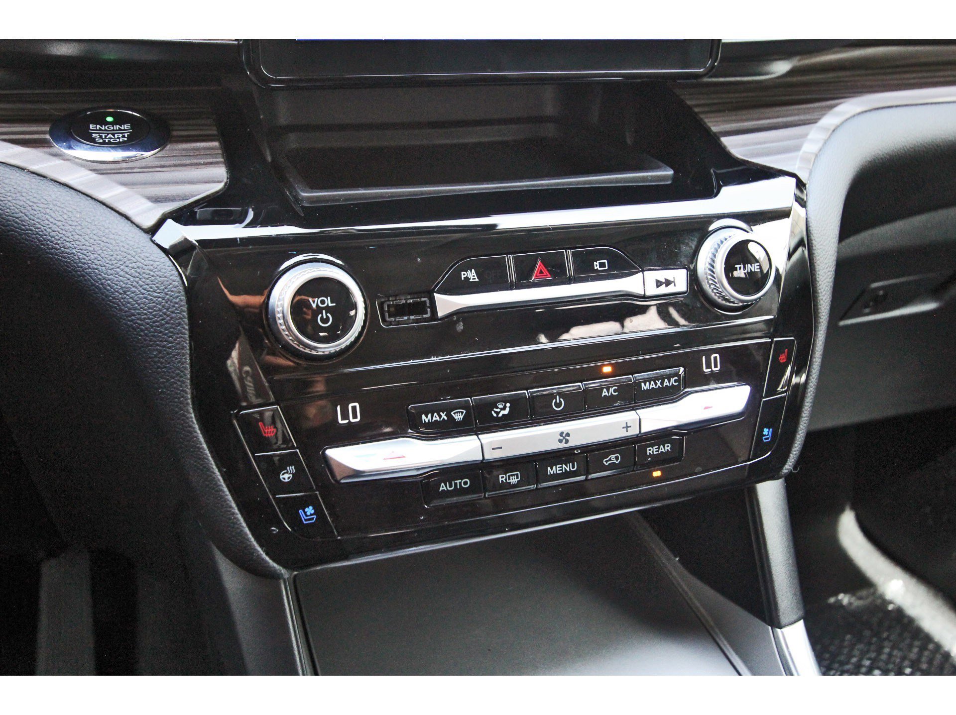 Used 2021 Ford Explorer Limited w/ Hybrid Equipment Group 310A RWD image 26