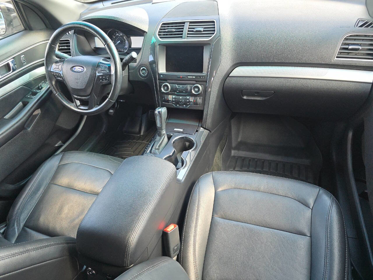 Used 2016 Ford Explorer XLT w/ Equipment Group 202A image 23