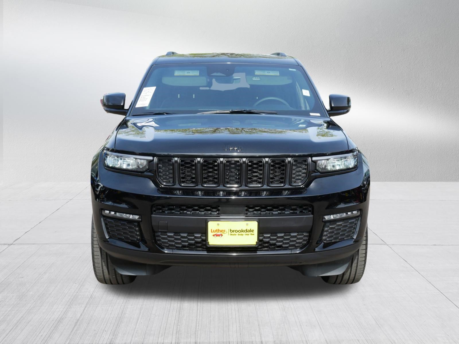 Used 2025 Jeep Grand Cherokee L Limited w/ Black Appearance Package AWD/4WD video 2