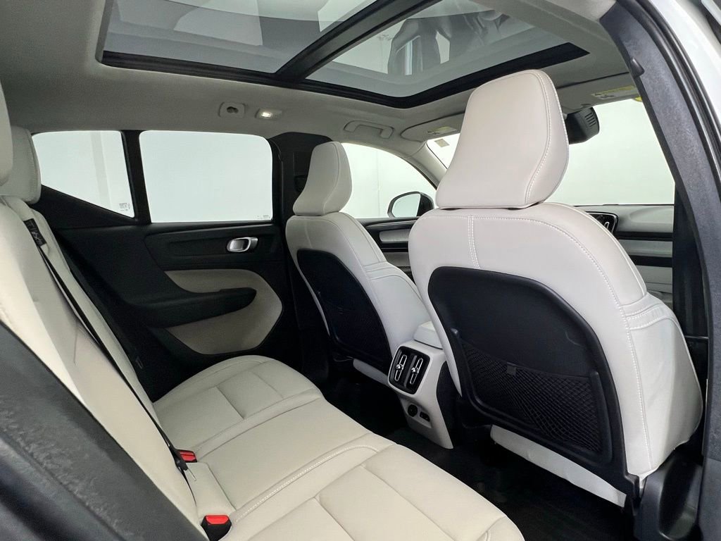 Used 2025 Volvo XC40 B5 Ultra w/ Protection Package Premier image 8