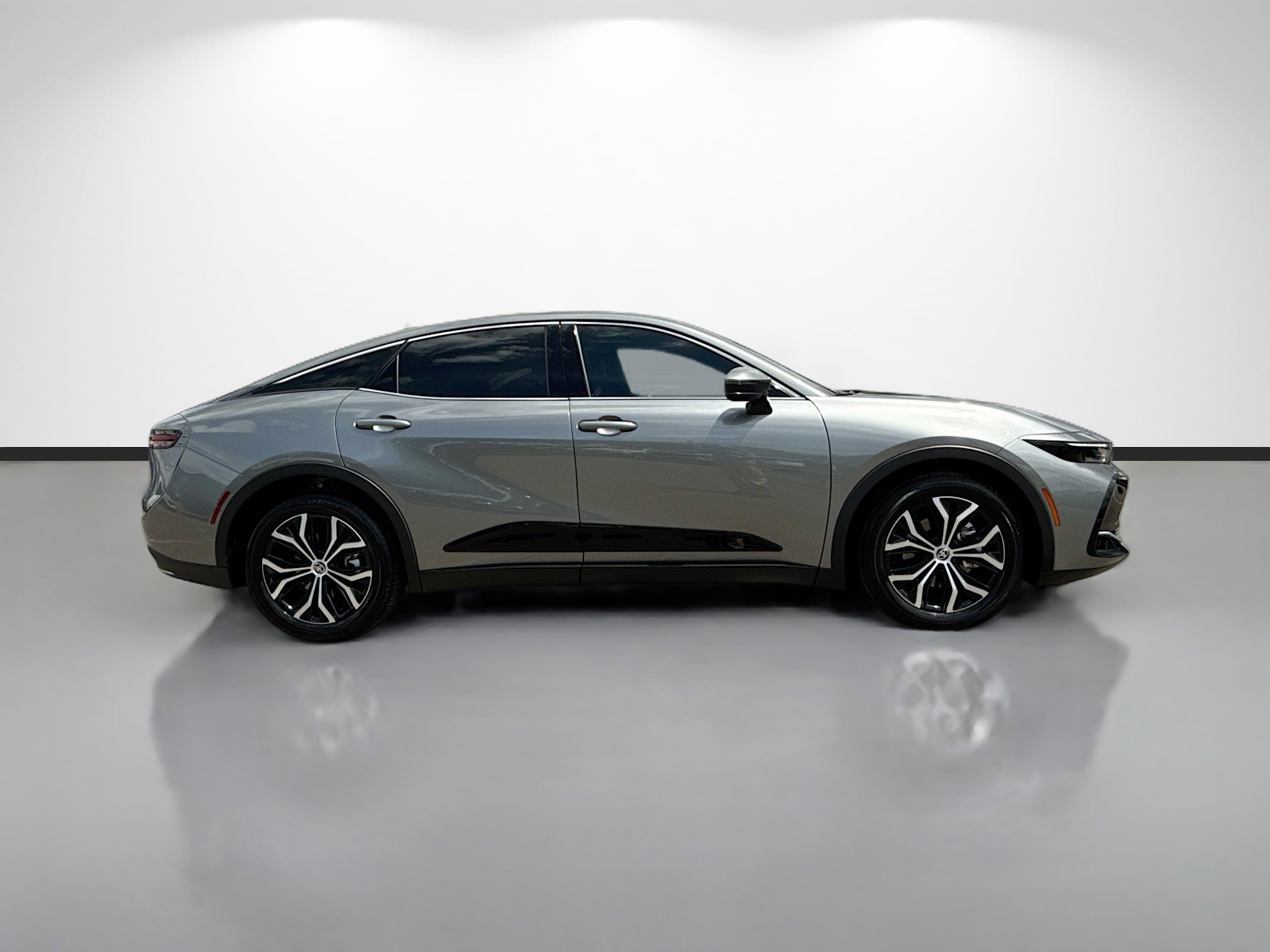 Used 2025 Toyota Crown XLE image 2