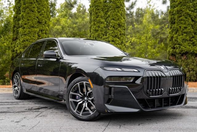 Used 2023 BMW 740i w/ Luxury Rear Seating Package RWD image 5