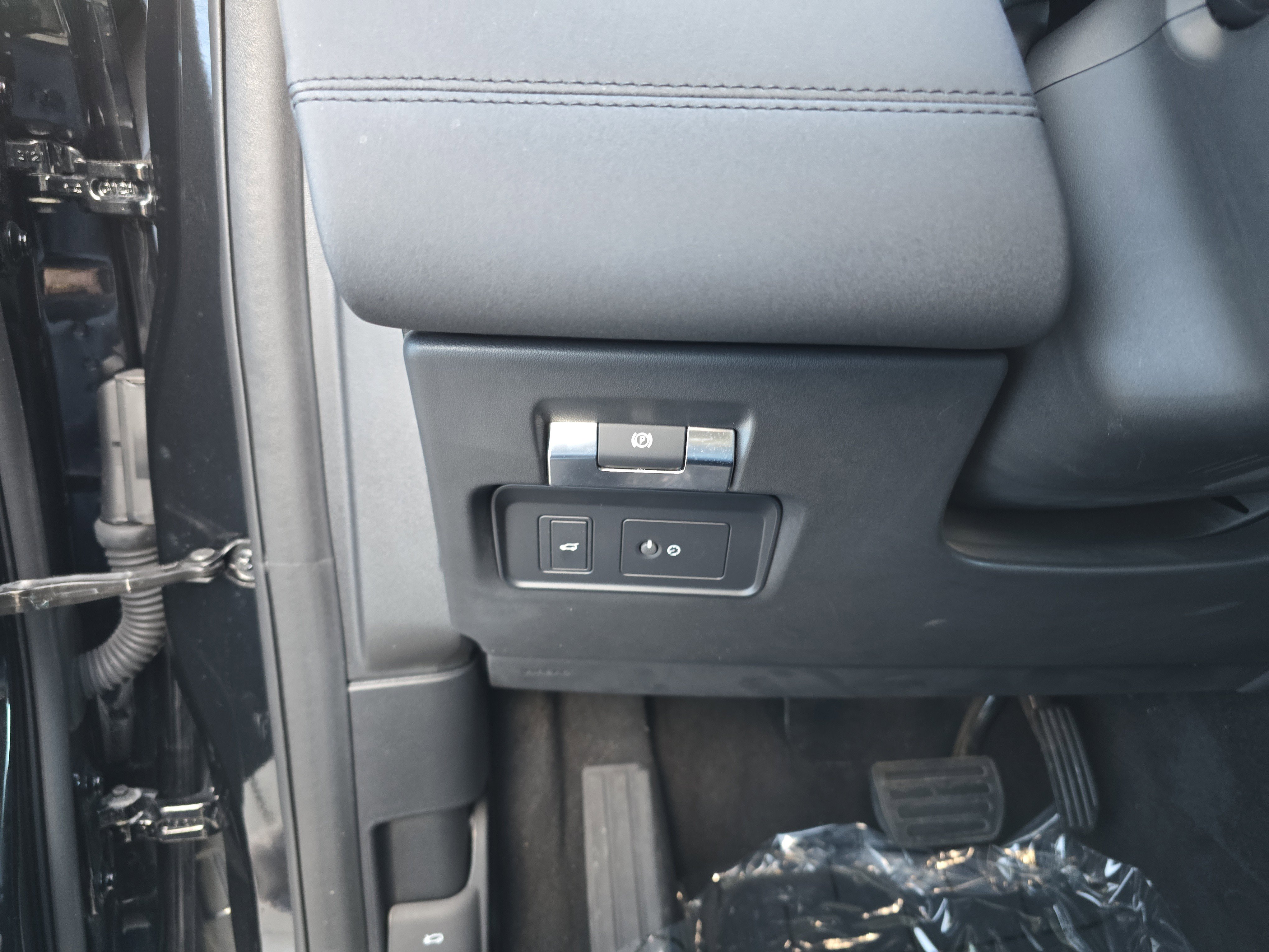 Used 2023 Land Rover Discovery Sport S image 33