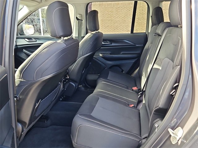 Used 2023 Jeep Grand Cherokee Laredo image 8