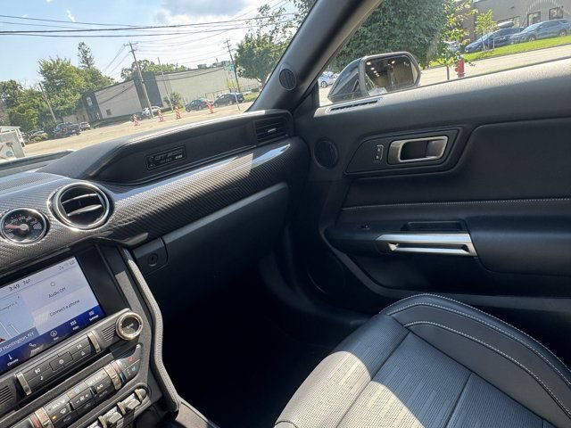 Used 2022 Ford Mustang Shelby GT500 w/ Technology Package RWD image 17