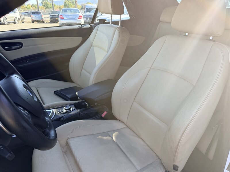 Used 2011 BMW 135i Convertible RWD image 10