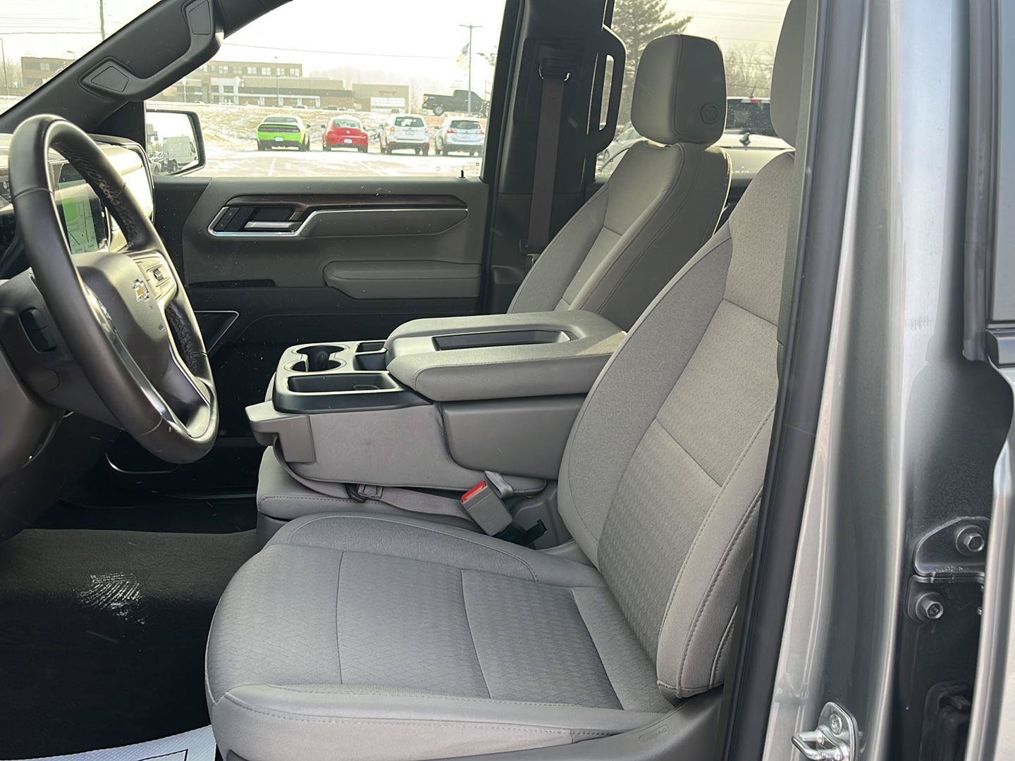 Used 2025 Chevrolet Silverado 1500 LT AWD/4WD image 25