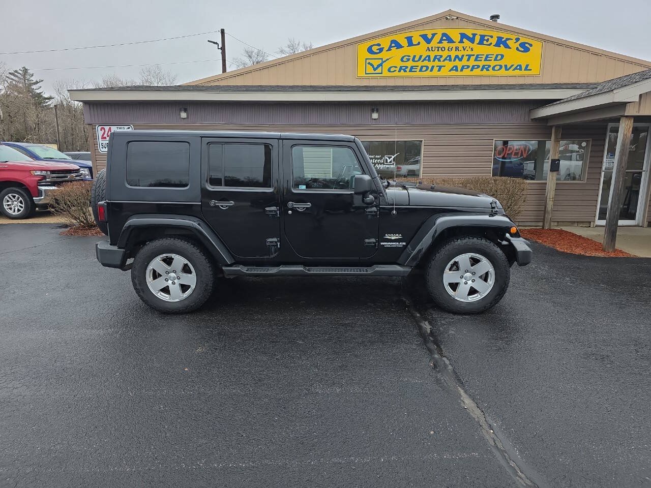 Used 2010 Jeep Wrangler Unlimited Sahara w/ Dual Top Group AWD/4WD image 5