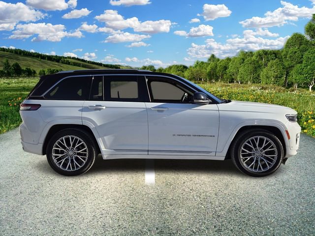 Certified 2022 Jeep Grand Cherokee Summit w/ Luxury Tech Group V image 8