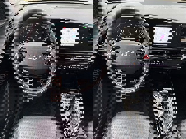 Used 2024 Kia Niro SX Touring image 11